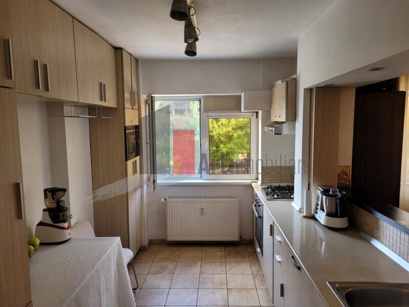 Costin Georgian, apartament ideal de 3 camere la doar 50 m de parc, gata de mutare,